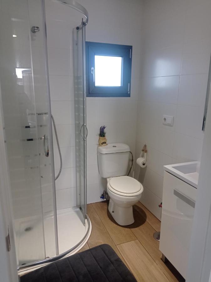 Loft para 2 personas con cocina americana con gran luminosidad, TV 42, cama de matrimonio con colchón de buena calidad, dos sofás grandes y comodos , con baño con plato de ducha,chimenea interior y 2terrazas de unos 50 metros y barbacoa exterior,pre Herencia Exterior foto