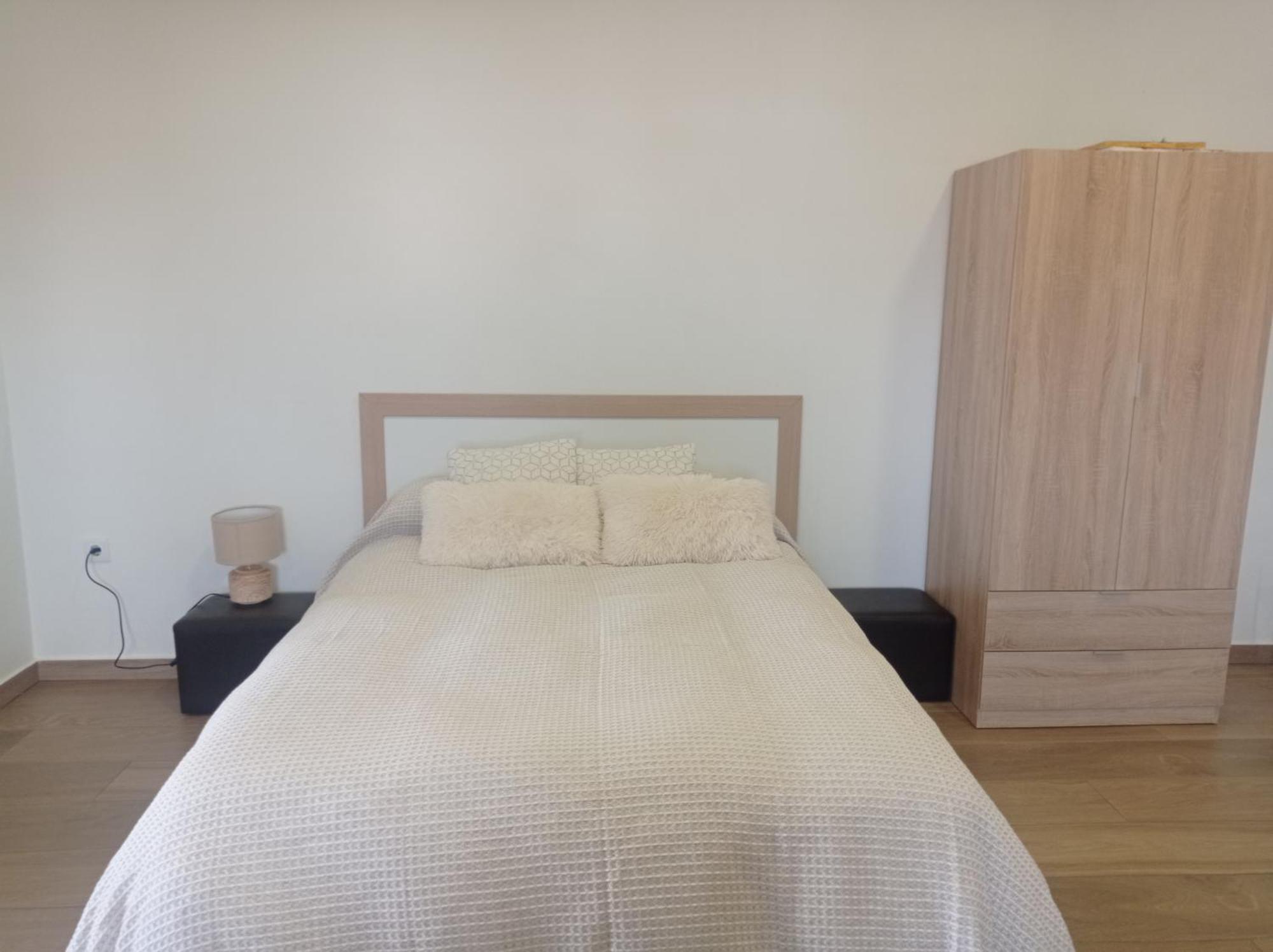 Loft para 2 personas con cocina americana con gran luminosidad, TV 42, cama de matrimonio con colchón de buena calidad, dos sofás grandes y comodos , con baño con plato de ducha,chimenea interior y 2terrazas de unos 50 metros y barbacoa exterior,pre Herencia Exterior foto