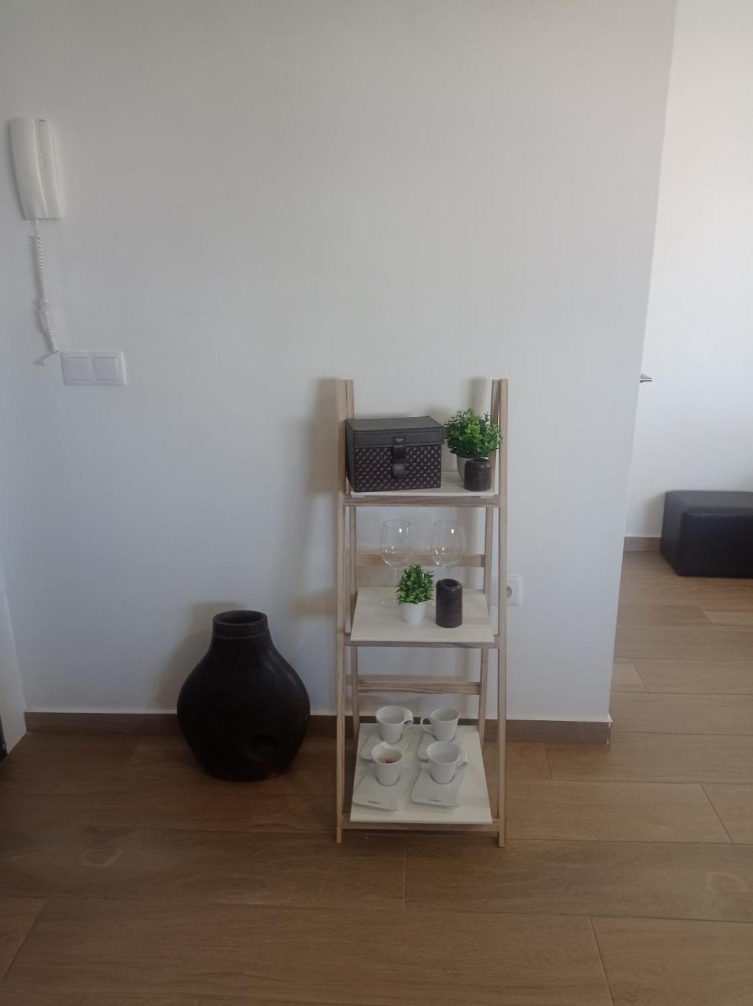 Loft para 2 personas con cocina americana con gran luminosidad, TV 42, cama de matrimonio con colchón de buena calidad, dos sofás grandes y comodos , con baño con plato de ducha,chimenea interior y 2terrazas de unos 50 metros y barbacoa exterior,pre Herencia Exterior foto