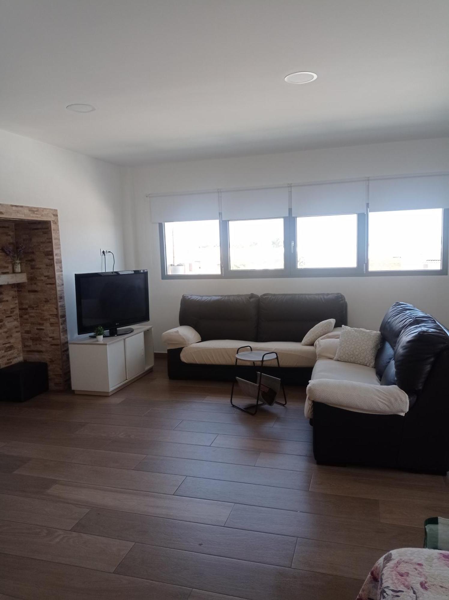 Loft para 2 personas con cocina americana con gran luminosidad, TV 42, cama de matrimonio con colchón de buena calidad, dos sofás grandes y comodos , con baño con plato de ducha,chimenea interior y 2terrazas de unos 50 metros y barbacoa exterior,pre Herencia Exterior foto